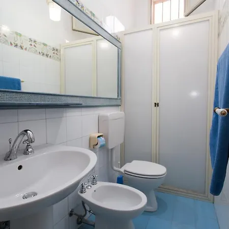 Poseidon فندق ليباري